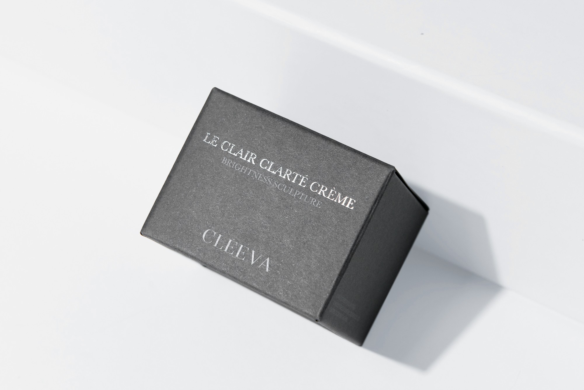 크림과 앰플 화장품 크림 1번째