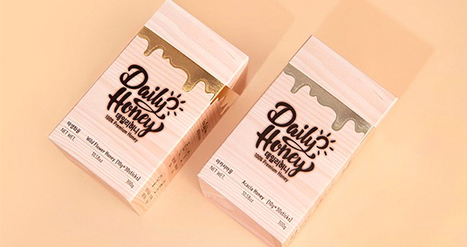 나무결 패키지디자인과 꿀이 흐르는 금박인쇄로 제작한 데일리허니 꿀스틱 식품박스